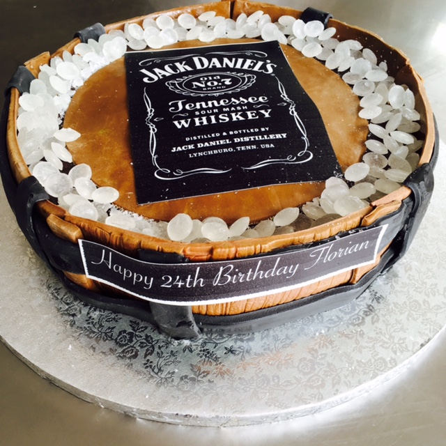 Gateau Whisky Jack Daniels Cake Design Pate A Sucre Les Delices De Mary
