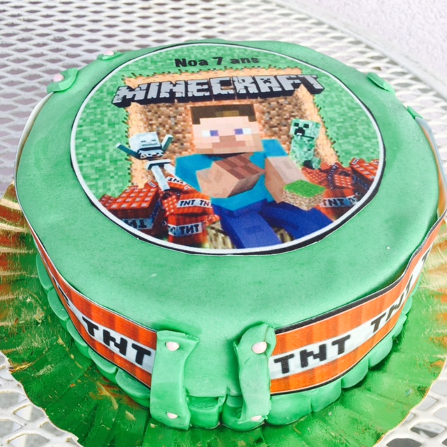 Gâteau Minecraft 2, en pâte à sucre par Papilles-on-off. Une