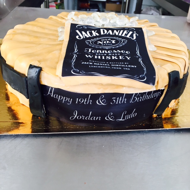 Gateau Whisky Jack Daniels Cake Design Pate A Sucre Les Delices De Mary